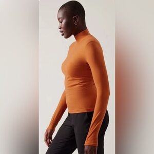 Athleta Ascent Seamless turtleneck Foliage Orange Thumbhole long sleeve top